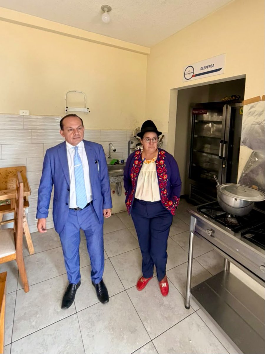 DefPublicaEC's tweet photo. 🤝 El Defensor Público General, Ricardo Morales Vela, junto a la prefecta de Cotopaxi (@GADPCotopaxi), Lourdes Tiban (@lourdestiban1), visitaron la Casa de Acogida de la provincia, como parte del trabajo articulado en territorio. https://t.co/PPM26xZy7N