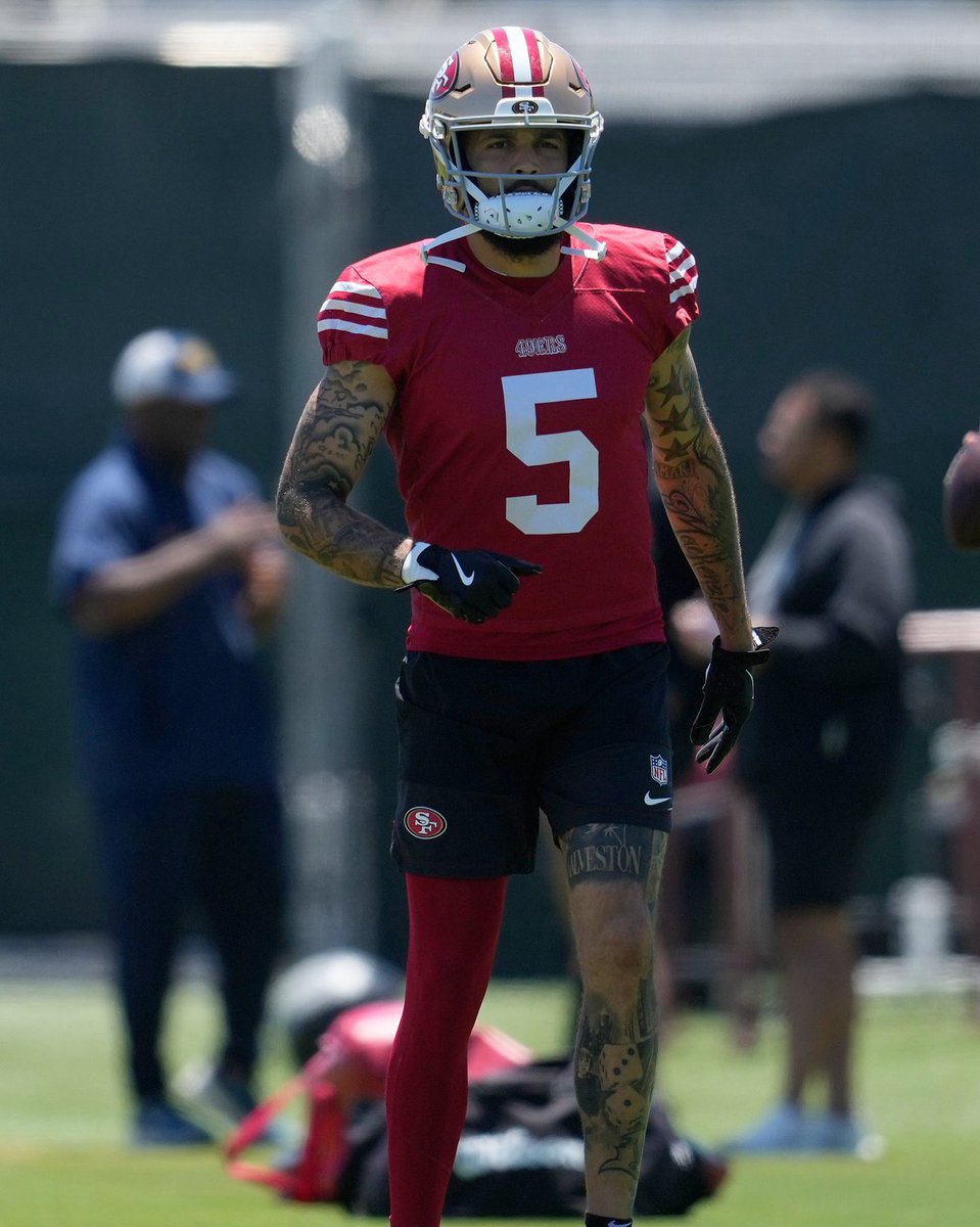 SleeperSF49ers's tweet photo. Mike Evans in #49ers red and gold is a beautiful sight 🥹

📷: @NFL https://t.co/OonovRgooC