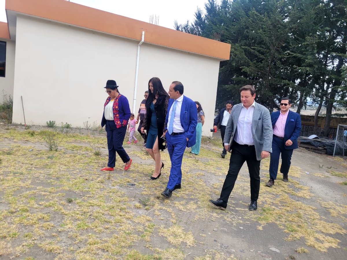 DefPublicaEC's tweet photo. 🤝 El Defensor Público General, Ricardo Morales Vela, junto a la prefecta de Cotopaxi (@GADPCotopaxi), Lourdes Tiban (@lourdestiban1), visitaron la Casa de Acogida de la provincia, como parte del trabajo articulado en territorio. https://t.co/PPM26xZy7N