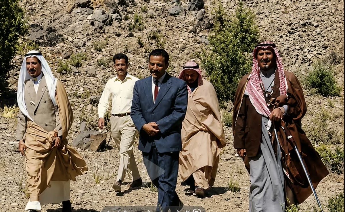 saeedalyousf's tweet photo. الدكتور محمد بشندي رحمه الله
اشهر دكتور في #الباحة منذ الستينات الهجرية 
كانت عيادته في الظفير 
تعالج عنده الكثير من أبناء الباحة 
للاستزادة عنه رحمه الله في موسوعة أبو ناصر حفظه الله 

https://t.co/sPzVOS9nqv https://t.co/F7uJxcuWNZ