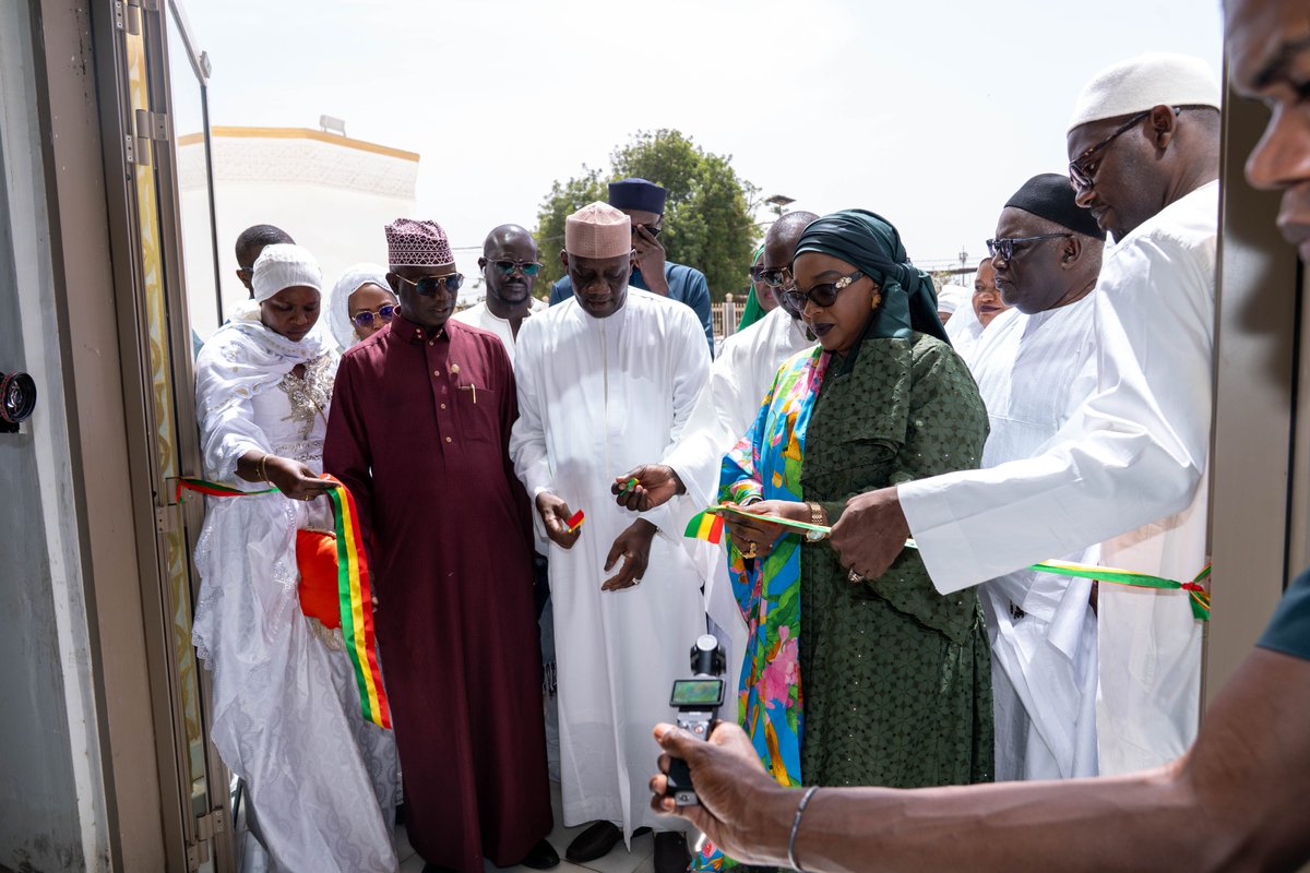 GroupeSonatel's tweet photo. La @FSonatel, en partenariat avec l'association Jama-Atoun-Assouniya, a célébré ce 4 juin 2026 l’achèvement de la modernisation numérique de la Grande Mosquée de Tivaouane et des lieux de culte avoisinants.

La cérémonie officielle s’est tenue en présence du Préfet, du Maire de la ville, du représentant du Khalif, des autorités religieuses et administratives de la ville sainte, ainsi que des représentants de Sonatel conduits par Madame @AwaNiang28, Directrice de la Communication et des Relations Extérieures, représentant le Directeur Général @BrelotteBa.

Cette réalisation permet désormais au site de disposer d’une connectivité intégrale (téléphonie, internet, Wi-Fi et équipements associés), contribuant ainsi au rayonnement de la cité religieuse et à une meilleure organisation des grands rassemblements.

À cette occasion, #OrangeDigitalCenter a également lancé un programme de formation de 100 femmes et jeunes de Tivaouane en entrepreneuriat et en intelligence artificielle.

À travers cette initiative portée par la Fondation Sonatel, nous réaffirmons notre engagement à mettre le numérique au service du savoir, de l’inclusion et du développement des communautés.

🔗 Découvrez le communiqué complet 👉🏾 https://t.co/1klx19xtil

@MbayeAlimatou 

#FoNekkConnecté
#AmalNjariñAskanWi