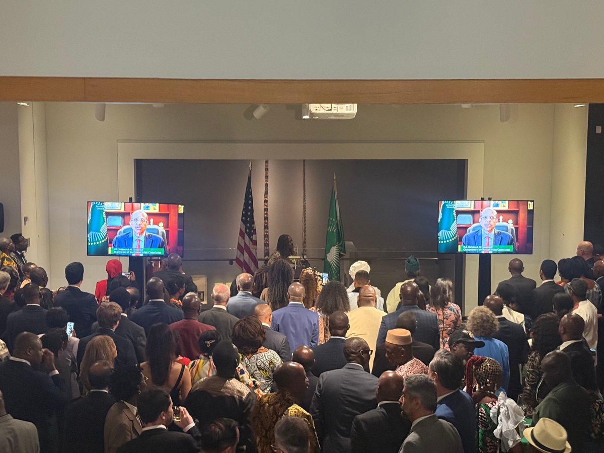 cybastion's tweet photo. In celebration of Africa Day, Cybastion joined ambassadors,  African and US officials, and African diaspora leaders at a Jun. 3 event at the @si_africanart in Washington, DC.  

The event was hosted by African Diplomatic Corps and the @AfricanUnion_US . https://t.co/AUOn1qe8Cz