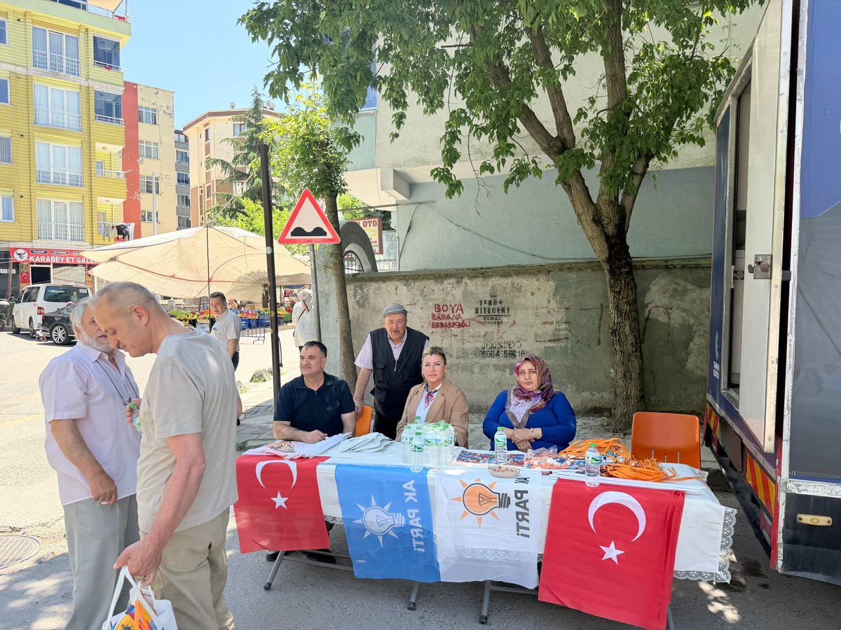 ontaskin's tweet photo. 📍 AK Nokta – Kirazlıdere ve Cumhuriyet Mahallesi 

Teşkilatımızla birlikte Kirazliderede  ve Cumhuriyet Mahallemizde gerçekleştirdiğimiz AK Nokta çalışmamızda vatandaşlarımız ve komşularımızla bir araya geldik.

AK Noktamızda sunduğumuz hizmetler:
✅ Hızlı ve kolay üye kaydı
✅ Üyelik bilgisi güncelleme
✅ Tüm sorularınıza anında yanıt

Daha güçlü yarınlar için hep birlikte adım atma zamanı!

Birlikte daha çok çalışacak, daha çok üretecek ve mahallemizin her köşesine dokunmaya devam edeceğiz.

#21MahalledeSahadayız
#HerMahallesiyleTürkiyeYüzyılı

@abdullahozdemir @OmerLutfiAri
@fatihsirmaci