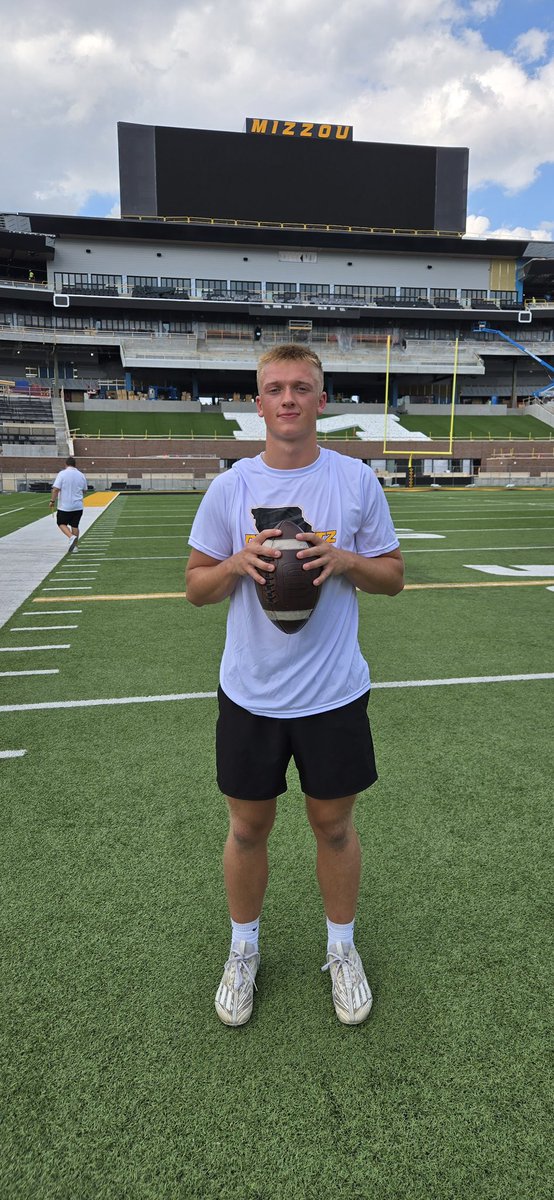 MaxWidner13's tweet photo. First time down to Missouri and @MizzouFootball did not disappoint. Thank you @CoachGRiley and @CoachBBognar for an amazing camp. As well as @CoachTwe for the invite !

@cwilliams2209 @RVD_3 @A1DUDES 
@ChipLindsey11 @CoachYoro @NastyWideOuts @Coach_TRussell @CoachBreske @MaureyBland6 @olivia_ohlsen @JaredRussellMIZ @CaldwellCoralyn @ladariajack @AllenTrieu @TomLoy247 @LemmingReport @GregSmithRivals @QBHitList @JasonKillop @Andrew_Ivins @ScoutTyGraham @Scout_ScottC @MIexposure @MichFBFrenzy