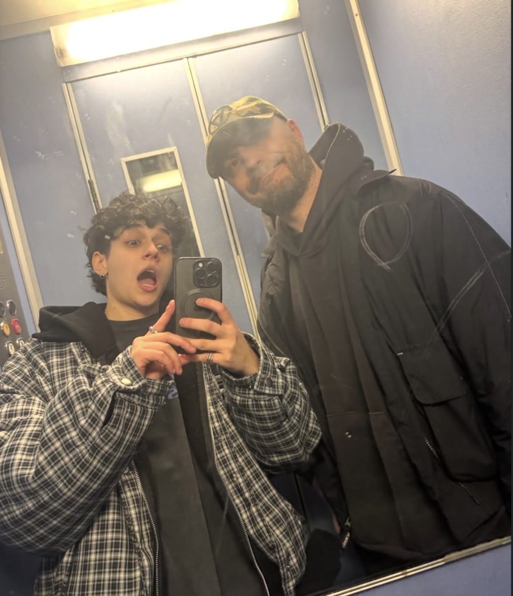 packsofcigs's tweet photo. best duo in the history of music #senzagnocca https://t.co/ok3RbLcWit