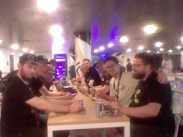 TwitchTeamYell's tweet photo. It appears so that some Yellers met up at Twitch Con! We need to see more 3DS pics more often 🥳 https://t.co/kpfcnTQvIc