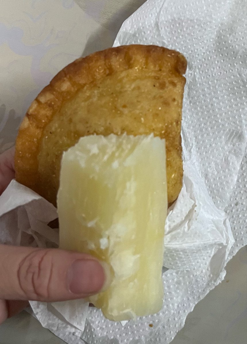 fearlessgf's tweet photo. empanada de mandioca con mandioca https://t.co/XcxkCCQn7c