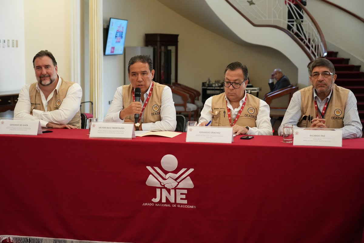 OEA_oficial's tweet photo. El Presidente del @JNE_Peru, Roberto Burneo, recibió a la Jefatura de la Misión de Observación de la #OEAenPerú, liderada por @VictorRicoF. La #MOE_OEA y el Jurado Nacional de Elecciones compartieron los avances de sus respectivos trabajos rumbo a la #SEP2026 de este domingo. 🇵🇪 https://t.co/HQWGgc4NER