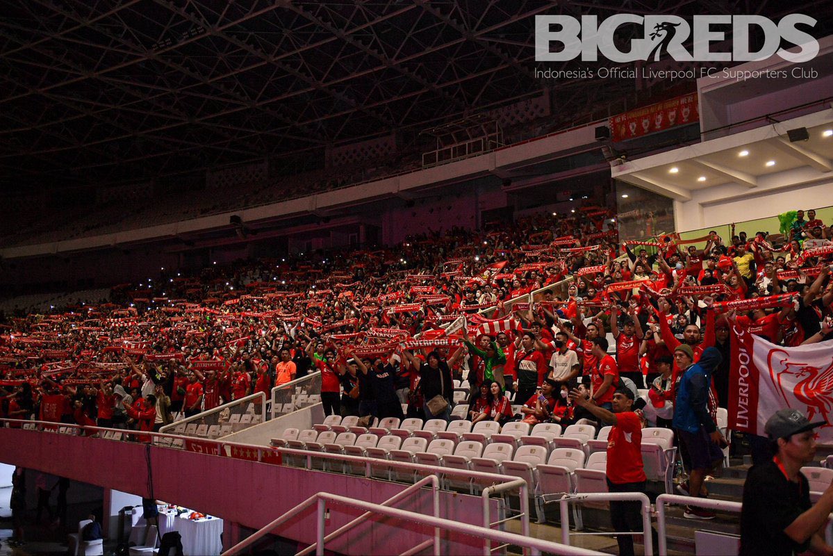 neitee's tweet photo. Nobar kok masih ada banyak ruang kosong gitu?
Nobar tu desek-desekan lah. https://t.co/0u9VBlmj8w