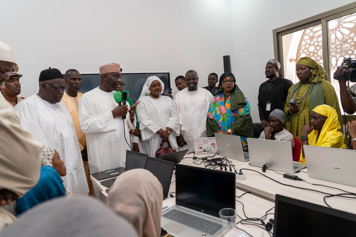GroupeSonatel's tweet photo. La @FSonatel, en partenariat avec l'association Jama-Atoun-Assouniya, a célébré ce 4 juin 2026 l’achèvement de la modernisation numérique de la Grande Mosquée de Tivaouane et des lieux de culte avoisinants.

La cérémonie officielle s’est tenue en présence du Préfet, du Maire de la ville, du représentant du Khalif, des autorités religieuses et administratives de la ville sainte, ainsi que des représentants de Sonatel conduits par Madame @AwaNiang28, Directrice de la Communication et des Relations Extérieures, représentant le Directeur Général @BrelotteBa.

Cette réalisation permet désormais au site de disposer d’une connectivité intégrale (téléphonie, internet, Wi-Fi et équipements associés), contribuant ainsi au rayonnement de la cité religieuse et à une meilleure organisation des grands rassemblements.

À cette occasion, #OrangeDigitalCenter a également lancé un programme de formation de 100 femmes et jeunes de Tivaouane en entrepreneuriat et en intelligence artificielle.

À travers cette initiative portée par la Fondation Sonatel, nous réaffirmons notre engagement à mettre le numérique au service du savoir, de l’inclusion et du développement des communautés.

🔗 Découvrez le communiqué complet 👉🏾 https://t.co/1klx19xtil

@MbayeAlimatou 

#FoNekkConnecté
#AmalNjariñAskanWi