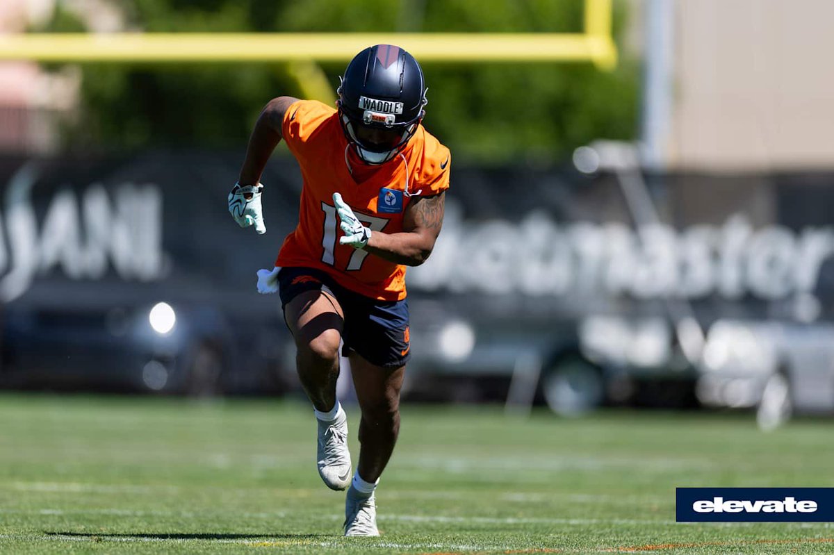 SleeperBroncos's tweet photo. Jaylen Waddle is a Bronco 🧡💙 https://t.co/FKm44gxqi9