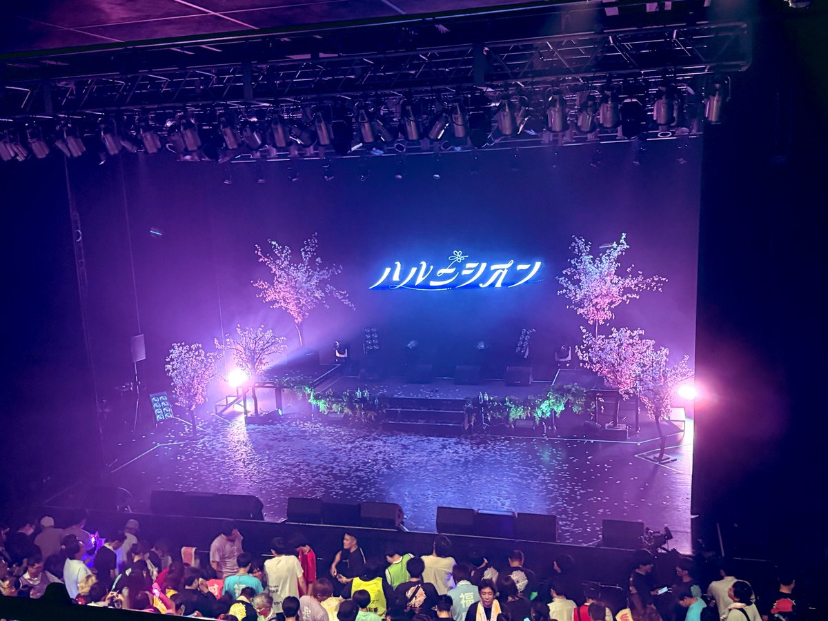 manaby18's tweet photo. 広島から帰宅してすぐに渋谷O-EASTへ。#ハルニシオン のワンマンLIVE 「春、満ちて。」を観覧。いやぁ度肝を抜かれた。2月に観た周年LIVEのレベルを遥かに超えてきました。メンバーもファンも。何より両者の一体感がもはや芸術の域。伝説の夜になったのでは。グループの成長速度が凄すぎ。次も楽しみ！ https://t.co/yIitvOvUKY