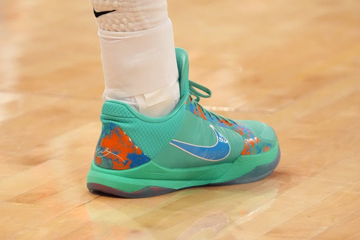JustFreshKicks's tweet photo. Jalen Brunson x Nike Kobe 5 Protro PE "NY vs. NY" 🗽

🗓️ July 1st
💰 $190 https://t.co/qfoTfeBiqs