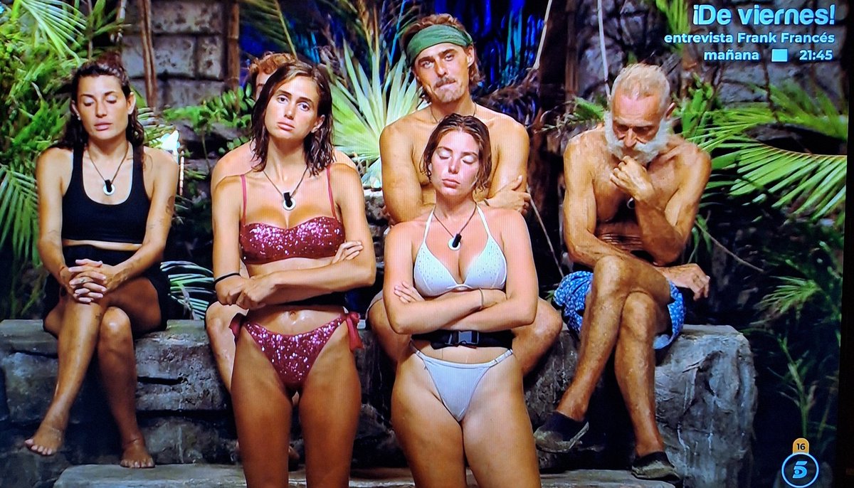 Brujaycotilla's tweet photo. Reventadas máximas contra Alvar
No saben perder!!
Alvar se parte con los teatros que le montan las dos falsas 
#SVGala14 https://t.co/WsdH5IeRtj