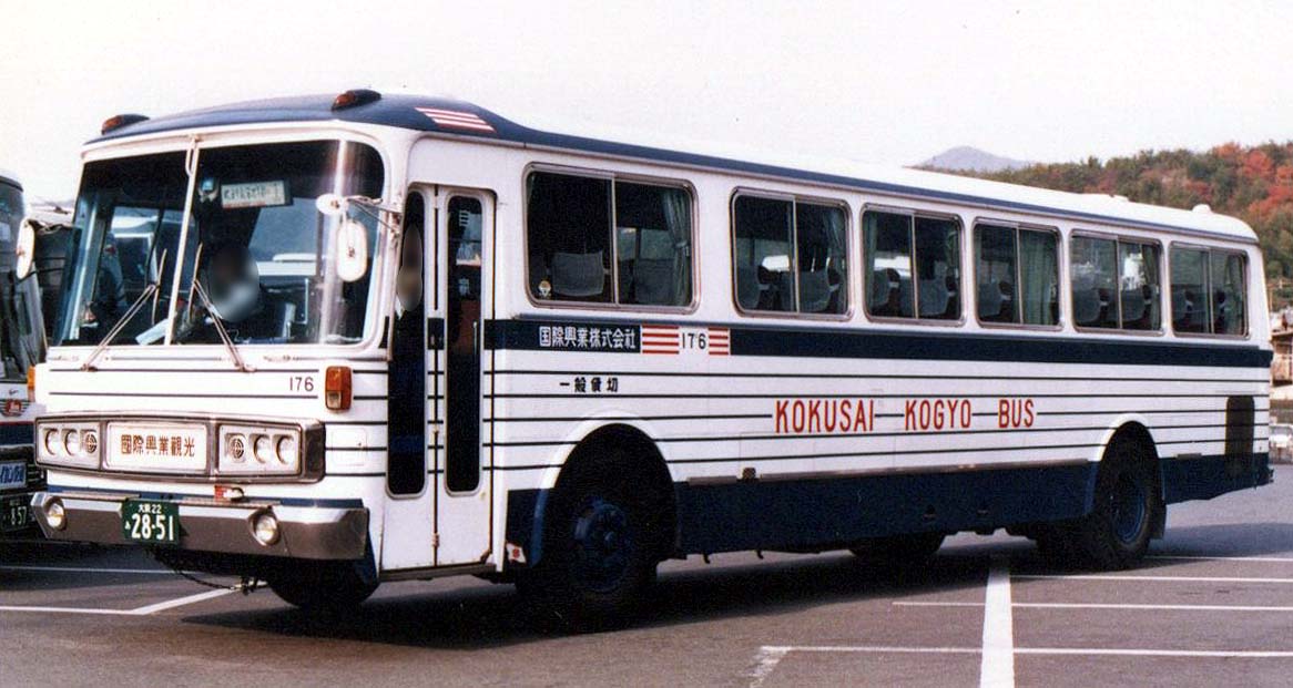 HT225AA's tweet photo. 国際興業観光　大阪22あ2851　 CRA650（77年式？）コード№176 https://t.co/ZRJ9NFmbmy