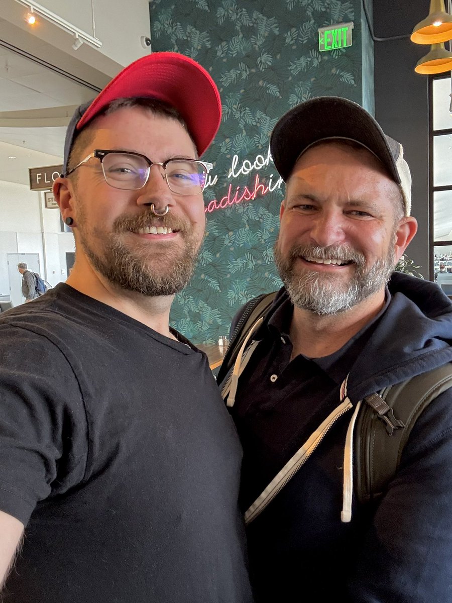 RobinXPierce's tweet photo. Ran into Dad at the airport ✈️ Always a pleasure getting to see @Seattle_Dad even if it isn’t for sex 😜😈 https://t.co/sqaTXkaKwj