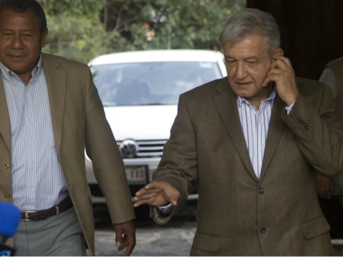 EdyPintor's tweet photo. Dato duro. 
  A Sergio Carmona Angulo, ya lo habían encañonado en una brecha de un estado del pacifico pero una llamada oportuna al general Audomaro Martínez Zapata, le salvó la vida por esa ocasión. La razón, fue que algunas células de los carteles tenían ‘red flags’ de que los recursos ilícitos del Huachicol Fiscal, ya habían comenzado financiar la adquisición de precursores chinos para la producción en México del mismo, así como su exportación hacia los Estados Unidos, donde ha cobrado cientos de miles de muertes estadounidenses. 
   Mi columna en unas horas.
   Va estar buena… @realDonaldTrump @marcorubio @ramonalberto @CodigoMagentaMx @OHarfuch @DEAHQ @CIA @FBI @TheJusticeDept @SGarciaSoto @CNN @CBS @USAmbMex @Claudiashein