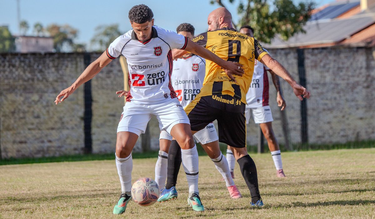 OficialFGF's tweet photo. Brasil-Pel empata com o Bagé e comemora classificação antecipada às semifinais da Copa FGF
🔗 Leia mais em: https://t.co/qjGvd7XHJ0…
📸 Káren Rodrigues/Acesso Imagens
#FGF #FutebolGaúcho #CopaFGF2026 #CopaDunga #CarlosCaetanoVerri https://t.co/OUYuXFRN9j