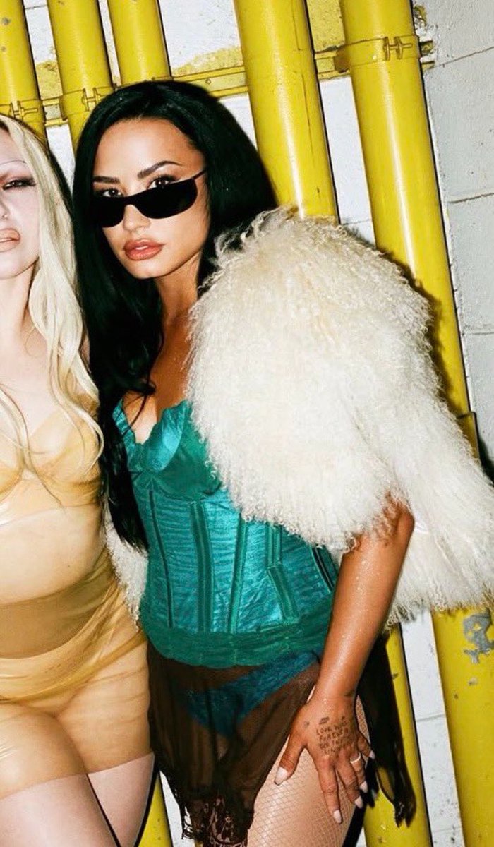 loveslikexstar's tweet photo. oh demi knows she’s the shit!! https://t.co/zAiioUcZQ2