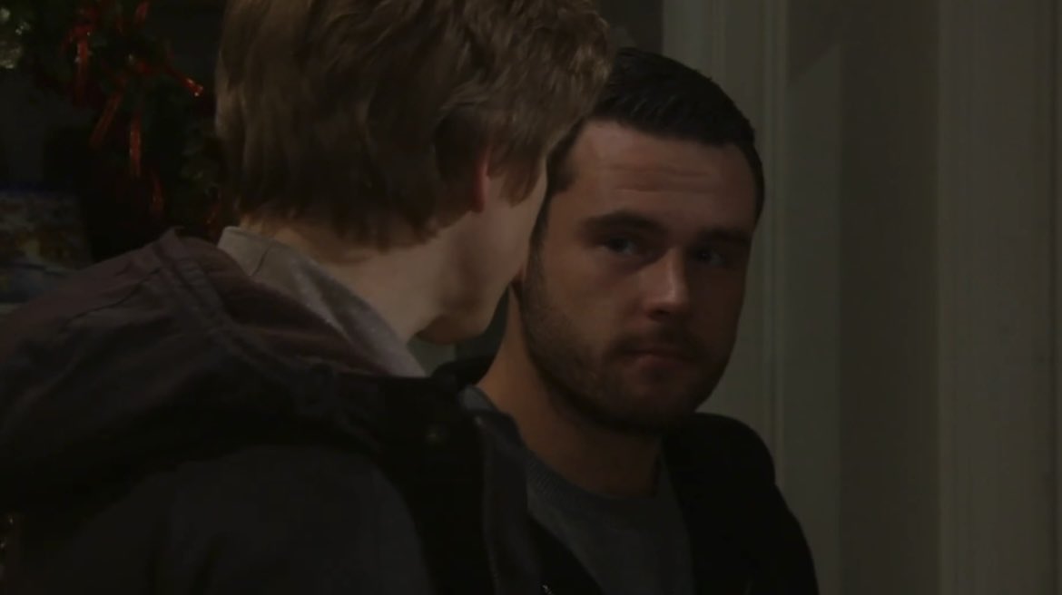 alwaysrobron's tweet photo. Robert immediately going to apologise to Andy after Aaron has a go at him, Aaron’s heart eyes after are everything, he was so proud of him, the effect Aaron has on Robert even to this day is crazy https://t.co/1qptP83zZc