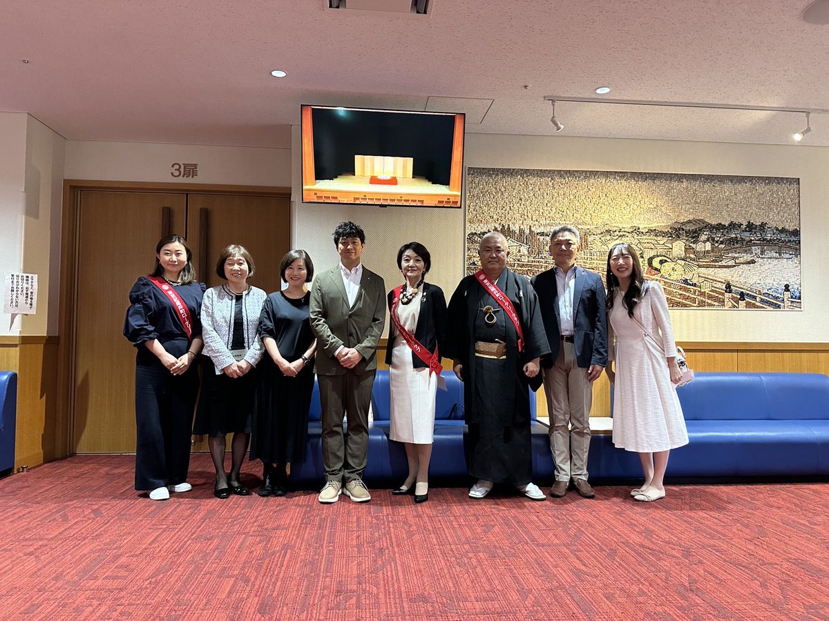 hannari88's tweet photo. 東京紀尾井町ロータリークラブ主催のチャリティー落語会が日本橋劇場で行われました。古今亭文菊・入船亭扇橋二人会。楽しいひと時ありがとうございました🙏
#はんなり浅草店 #古今亭文菊 #入船亭扇橋 #東京紀尾井町ロータリークラブ https://t.co/ti2hfmFQqC
