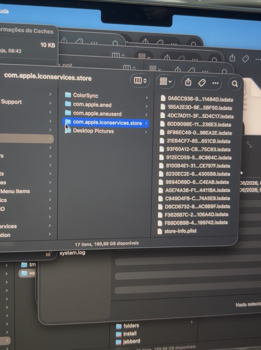 itzppt's tweet photo. Igual postei que após um vídeo p tentar retomar meu projeto apesar das illicit o pc da @apple estragou em 4 dias. Ai era pra eu ter lançado sina da moranguinho terça não consegui + estragou dnv. E a @kellyk1ss era loira de mechas azuis, a mudei como ato de resistência. Se era p gastar com impulso seria é pro meu projeto não pra tentar ver se chega no @govbr que tá mudo, sim, eu já fui em todas autoridades possíveis e aí eles jogam pra justiça pq um processo judicial desse leva 5 anos. Mas eu não tenho 5 anos pra ficar parado tendo crises sensoriais por falta de meus dispositivos de regulação e criação não @Apple @AppleMusic @lojaiplace @DistroKid @AppStore @AORINGOHUZIN @AppleSupport @AppleEDU @applenws @applesfera @applesfans @HackedOffHugh @newsycombinator @GerhardHacher @TechTudo @TechCrunch @Tec_Mundo @tech @guardiantech @techwd @MacBookProAR @macOS @macosrumors @Google @TeamGoogle2 @TeamYouTube @Photoshop @Adobe @AdobeDesign @creativecloud @AdobeAE @AdobeVideo @Lightroom