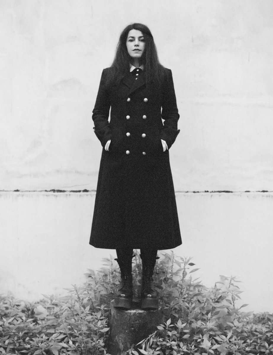 WARPmagazine's tweet photo. Trasciende a los 56 años, Marjane Satrapi, caricaturista y cineasta franco-iraní aurora de autora de Persépolis, quien habría muerto tras la depresión por el fallecimiento de su marido el año pasado.

https://t.co/Etgc6dnsZE https://t.co/pcBMZ3PlEC