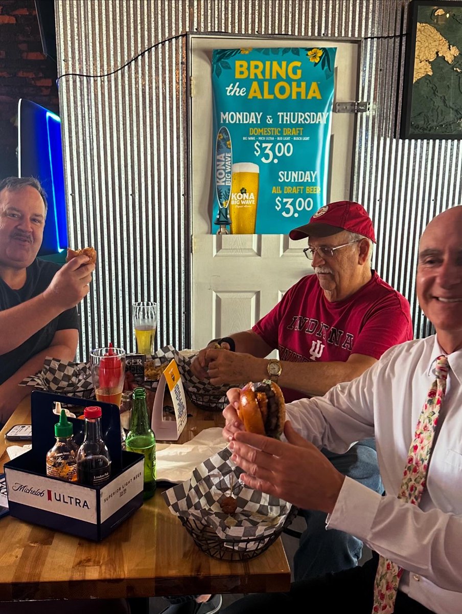 RonanRhodes's tweet photo. Burger Week kicks off in Perry County today!
Hit up the Barge Inn in Troy for the Spicy Cowboy Smash Burger 🍔 
Next stop was Los Amigos &amp; WOW!
El Pastron has So.Much.Flavor!
Then Lock &amp; Keel never disappoints! 
Their Anchor Burger is 🔥
Get to Tell City
#burgerweek #tellcity https://t.co/rakmoYweXE