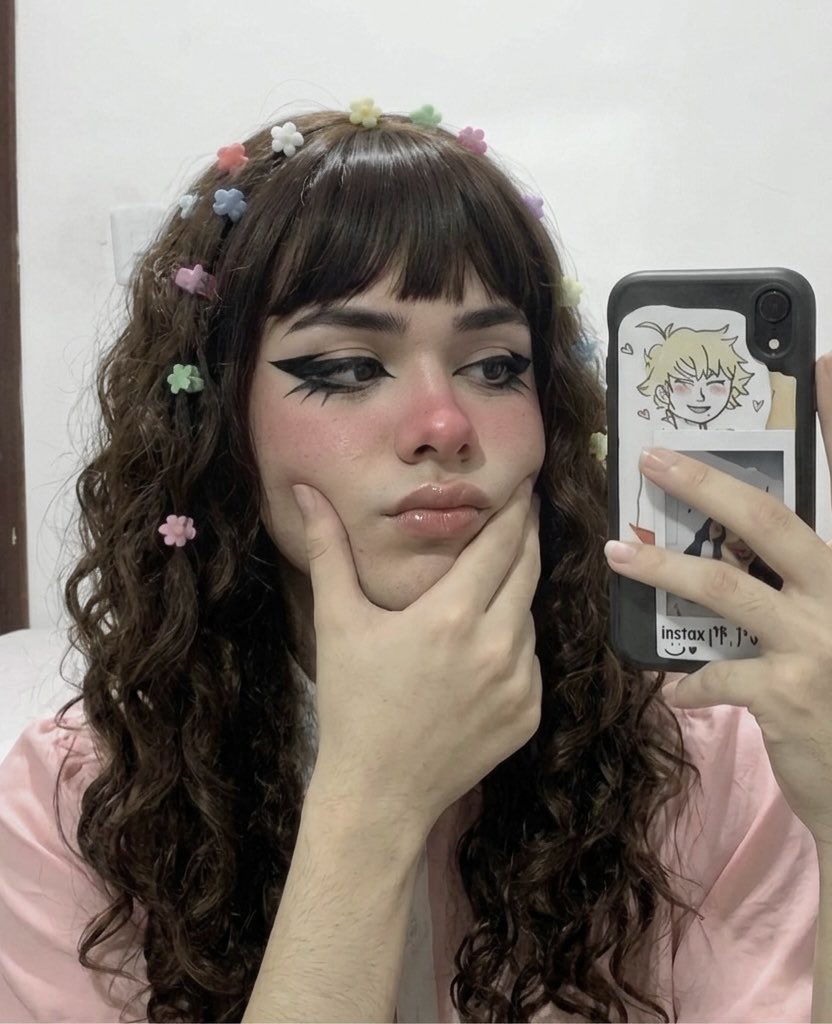 iluvyouxanax's tweet photo. body vs face https://t.co/MYytqfJCPh