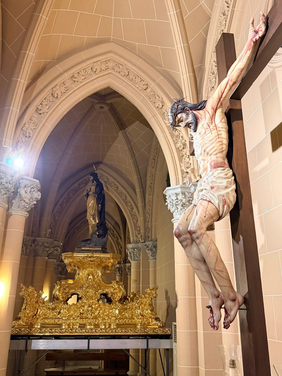 cristomutilado's tweet photo. Se trata de la efigie que presidió la beatificación del Padre Tiburcio Arnaiz Muñoz S.J., motivo por el que procesionará de forma extraordinaria este año. La imagen, realizada en 1948 por Domingo Cecilio Sánchez Mesa, recibe culto en la iglesia del Sagrario.
#CofradíasMLG https://t.co/se4zS9YstS