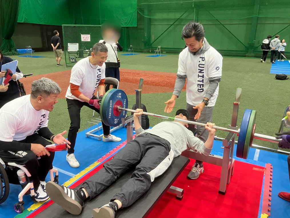 Japan_parapower's tweet photo. 105名の皆さんにご参加いただき
みんなで持ち上げた総重量は4,965kg💪

アフリカゾウ1頭（約5トン）に迫る重さでした🐘

最初は無理だと思っていた重さに挑戦する人、その挑戦を応援する人…

私たちは、重量だけでなく
その挑戦の中で発揮される
一人ひとりの可能性にも
価値を感じています！ https://t.co/I5FuS0Hq9G