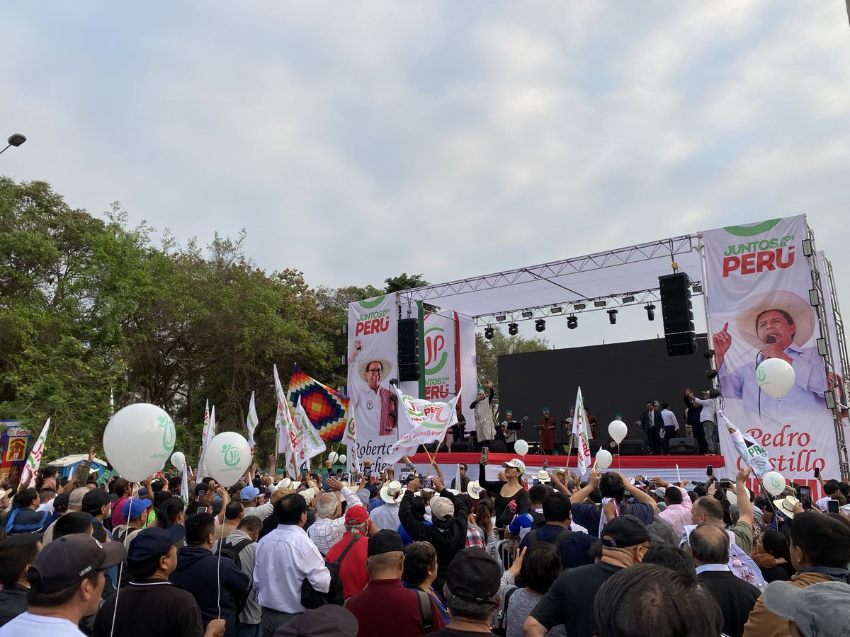 vinelliU's tweet photo. #Ahora Inicia mitin de cierre de campaña del candidato @RobertoSanchP. Concentración se da en la avenida de la Peruanidad, Jesús María. 

#CampoDeMarte #EleccionesPeru https://t.co/ke3bSfHFf5