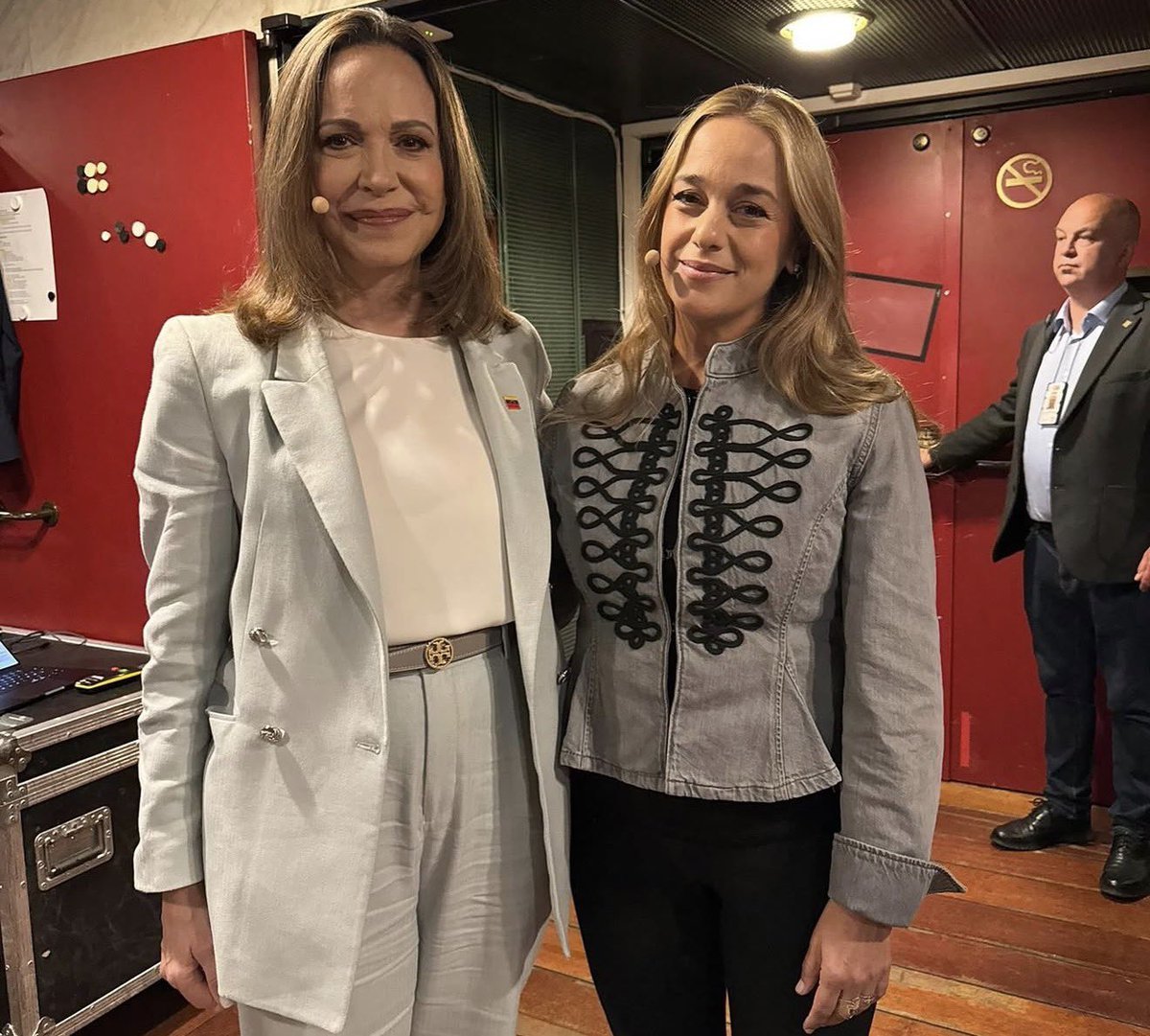 4F_Mamba's tweet photo. Todos los que se toman fotos con Lilian Tintoria ya saben los que les pasa. https://t.co/pR4Sk6ywms
