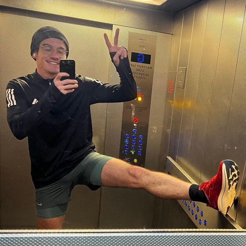 sevandrec's tweet photo. LEGS!!! https://t.co/068CwvWlgU