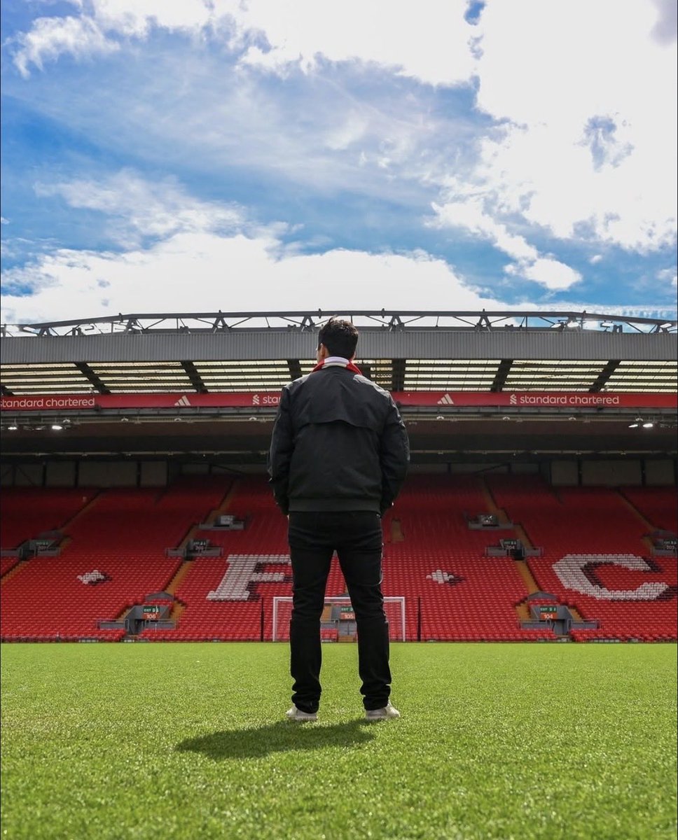 id_lgk's tweet photo. 🎙️ Pesan Iraola kepada para penggemar Liverpool:

“Saya tidak bisa meminta banyak dari mereka. Saya tahu seperti apa mereka. Saya hanya bisa bilang bahwa saya ingin menjadi salah satu dari kalian. Saya ingin mendapatkan hak untuk menjadi salah satu dari kalian, sehingga kita bisa menikmati semuanya bersama-sama.”