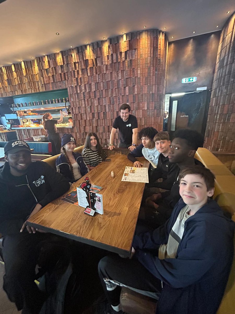ruffandruby's tweet photo. Brilliant end to the BLAZE YOUNGERS Young Leaders programme till September for exam season 🔥🙌

Great sesh at @nandos Hanley ! 

Huge thanks to @CRCityRadio for giving the Youngers a space to meet, chat &amp; build community over the last year ❤️ https://t.co/6IbukLoxdc