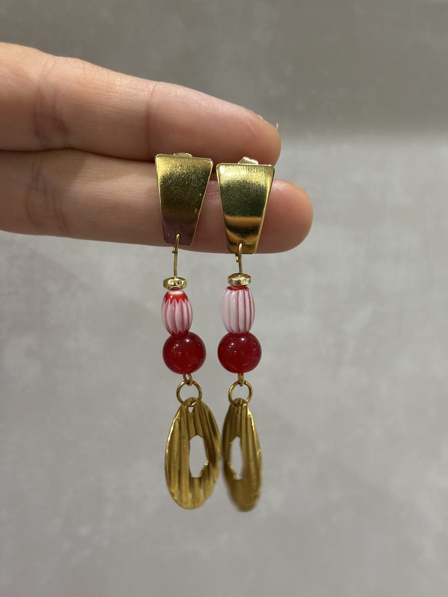 yoakeems's tweet photo. made #radioapple earrings today! https://t.co/bBIsbtI0Qf