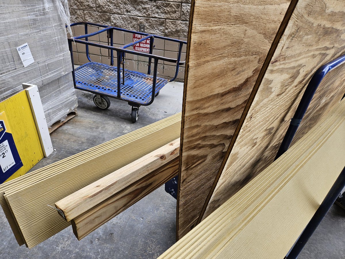 EponymousUser's tweet photo. @TooSeallyForU Don't do that or I'll send you to the infinite lumber section at Lowes. https://t.co/yW94eQwg8x