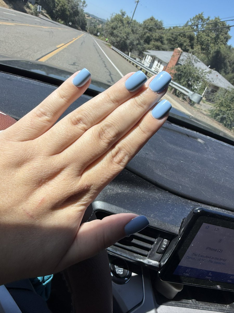 LOVEDBYLUMINOUS's tweet photo. Busy day but my I did my nails https://t.co/b8b5YCRXn8