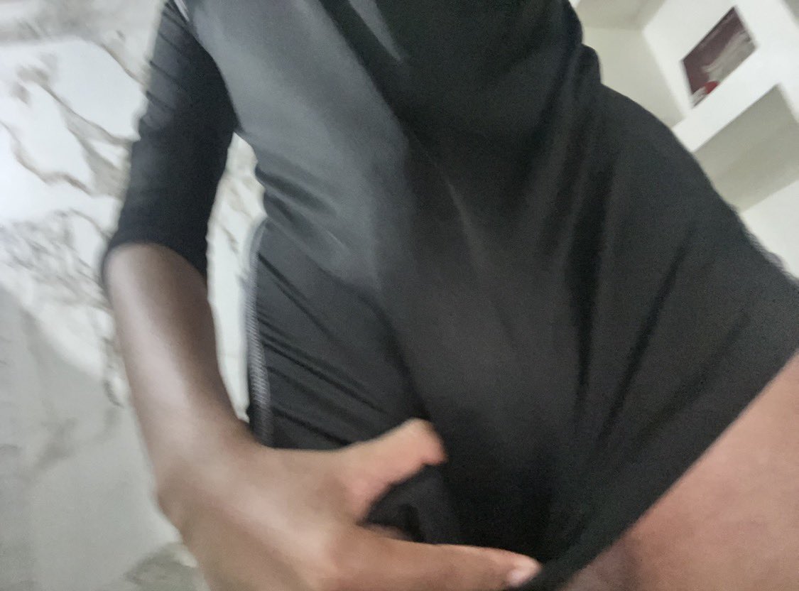 _yourboyzzz's tweet photo. saquen los culitos 👅 https://t.co/ynI3aloCrO