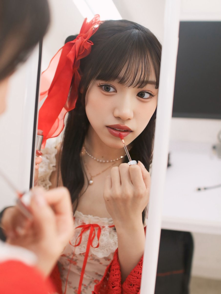 cami_version4's tweet photo. Model：夏川 いおり
Date：2026.5.30
Location：東京都文京区

「かみー、リップ塗り直していい？」
とのことで、、、
鏡越しも撮らせてもらいましたー😍
鏡越しっていいよねー😊

Vol.03
#夏川いおり
#いおりんめもりー https://t.co/VhIwIYmHN7