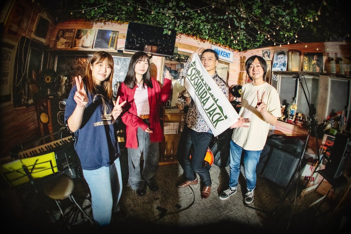 ojm_38's tweet photo. 昨日はTSUCHIURA JACK 2026
最後のプレイベント in Bar Larunda

ご来場ありがとうございました！！

いよいよ来週♩
13日ソロ、14日ユニットでの出演です！

優先着席券は数に限りがあるので
お早めのご購入をおすすめします！

ひとえ猫の方はソロとは違った良さを
楽しめるのでそちらもぜひ🐈‍⬛✨ https://t.co/lXpc1jxhfb