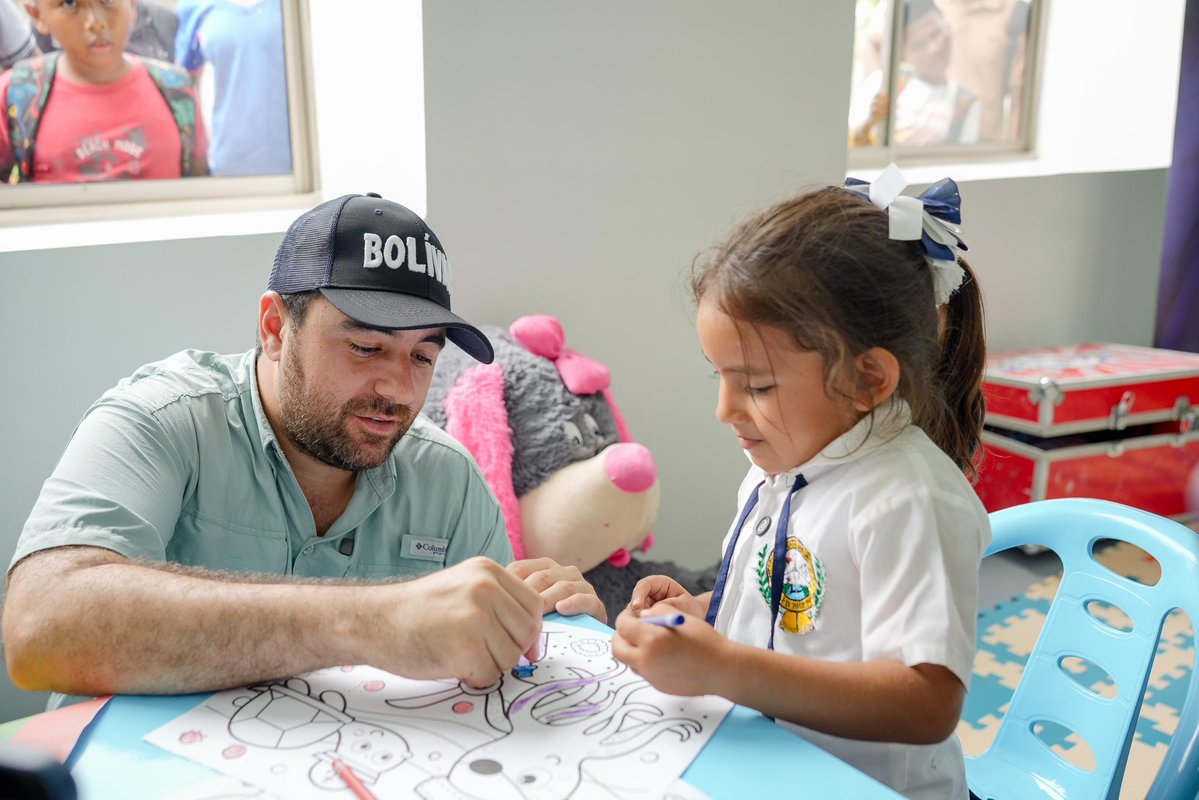 YamilHAranaP's tweet photo. Esto no es en Bogotá ni en Medellín. Es la nueva Ludoteca que entregamos hoy en el municipio de Achí.

¿Por qué nuestros niños y niñas no pueden tener lo mejor de lo mejor? En Bolívar sí lo tienen. 

Un espacio de lujo para que los más pequeños aprendan jugando. Siempre lo mejor para nuestra gente 🙌🏻