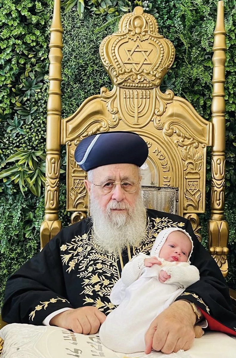 IHF_Heritage's tweet photo. The former Sephardic Chief Rabbi of Israel, the great Rabbi Yitzchak Yosef, who serves as President of the Council of Torah Sages for the Sephardic community, was honored with holding the baby during the circumcision ceremony of a son born to one of his students. https://t.co/KKhhJP8UYQ