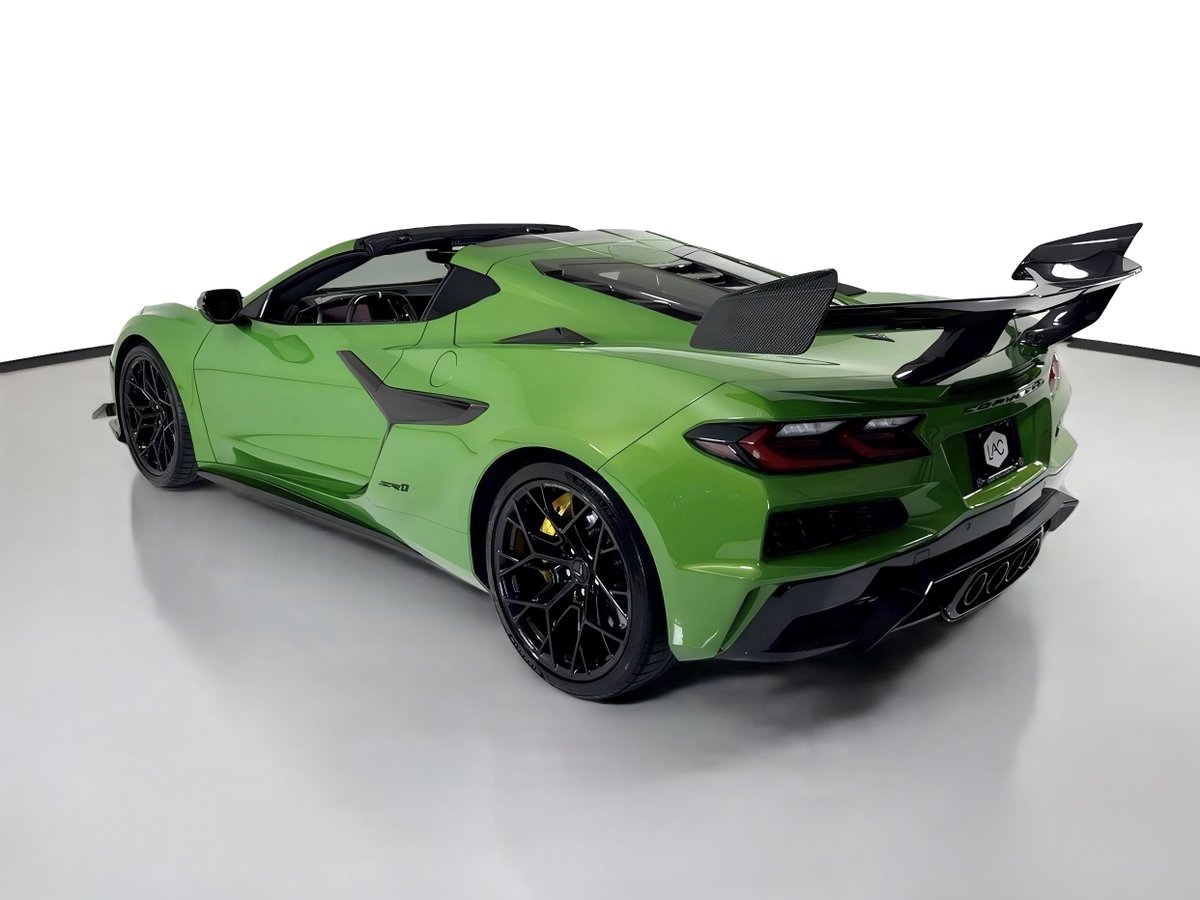 HighlineAutos's tweet photo. FOR SALE - 2026 Chevrolet Corvette ZR1, Roswell Green Metallic over Jet Black leather /w Competition Yellow stitching, 1,064 HP 5.5L twin-turbo V8, 1,546 mi, carbon aero pkg, stealth interior trim pkg. $283,899
•
CLICK to View Listing: https://t.co/WMItfvIUpZ

#corvette #zr1 https://t.co/WIuvip6DSV