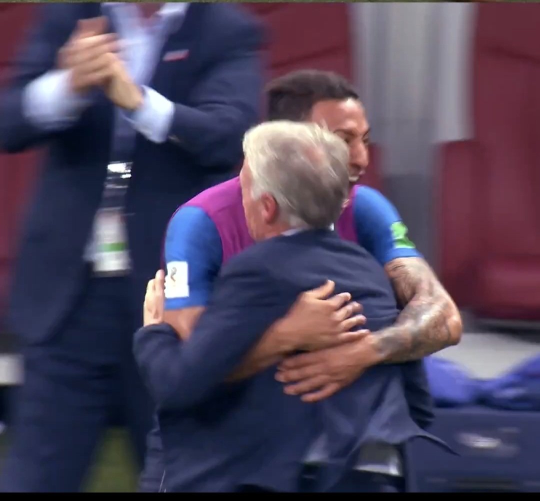 Guifoz2's tweet photo. Ta du sang sur les mains #Deschamps tout les jours il aurais du être dans cette équipe... https://t.co/9RVTrfsitx