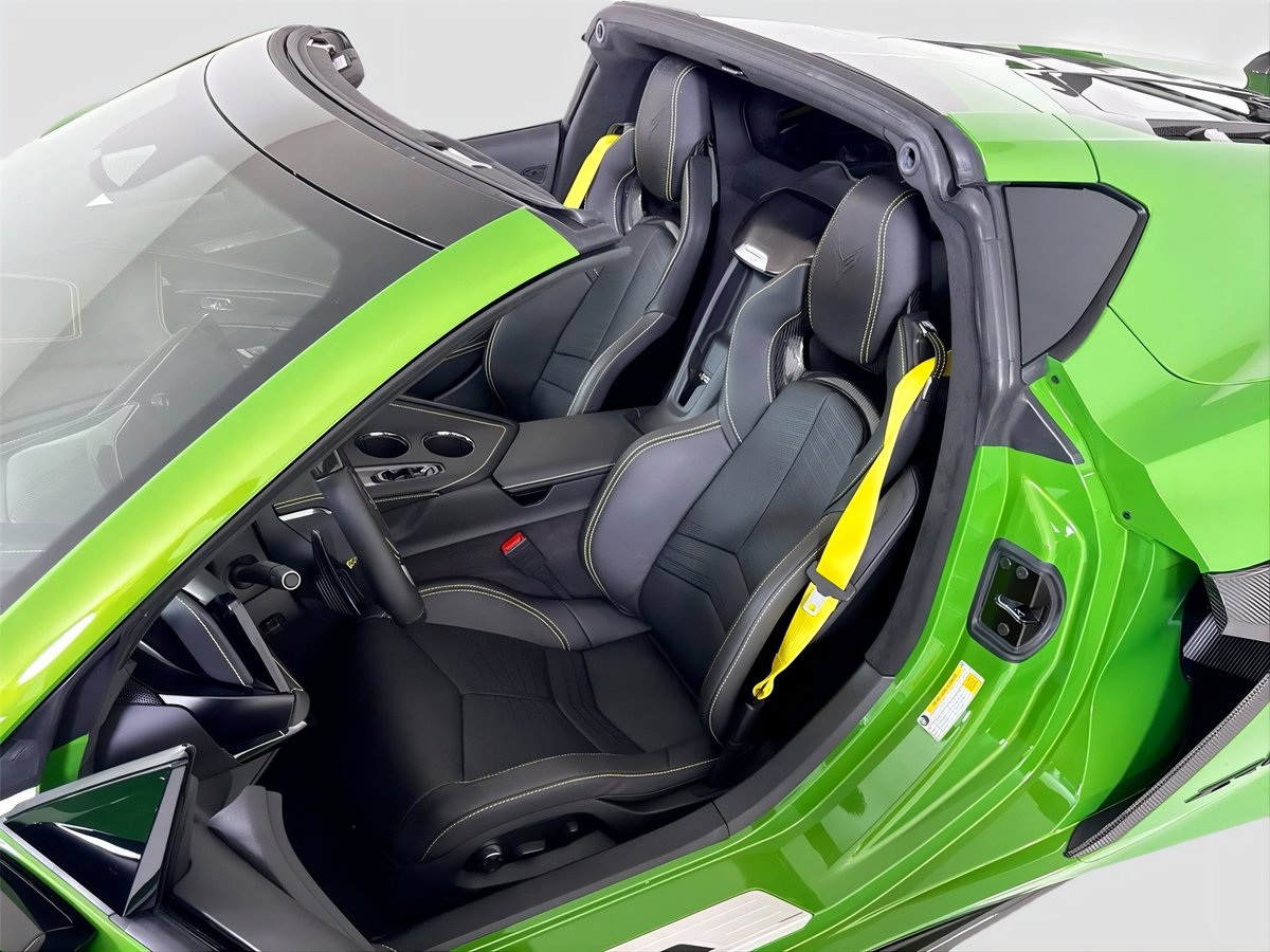 HighlineAutos's tweet photo. FOR SALE - 2026 Chevrolet Corvette ZR1, Roswell Green Metallic over Jet Black leather /w Competition Yellow stitching, 1,064 HP 5.5L twin-turbo V8, 1,546 mi, carbon aero pkg, stealth interior trim pkg. $283,899
•
CLICK to View Listing: https://t.co/WMItfvIUpZ

#corvette #zr1 https://t.co/WIuvip6DSV