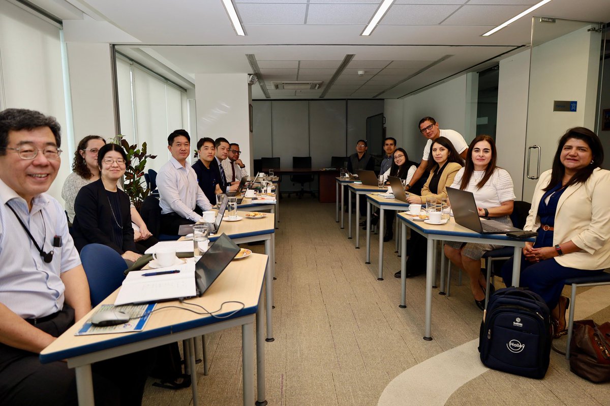 BanEcuadorBP's tweet photo. ¡BanEcuador + @jica_direct_en : Una alianza que potencia a las PYME del Ecuador! 🇪🇨🚀

⚡️Nuestro equipo sostuvo mesas de trabajo con expertos de la Agencia de Cooperación JICA para avanzar en la definición de un Proyecto de Inversión diseñado especialmente para el sector productivo PYME.🥇

✅ Financiamiento estratégico.

✅ Cooperación técnica internacional.

✅ Oportunidades reales para emprendedores y empresas ecuatorianas.

➡️Porque en BanEcuador creemos que el desarrollo del Ecuador se construye desde adentro, con alianzas que hacen la diferencia. ⚡️

#BanEcuador #JICA #PYME #EcuadorProductivo #CooperaciónInternacional