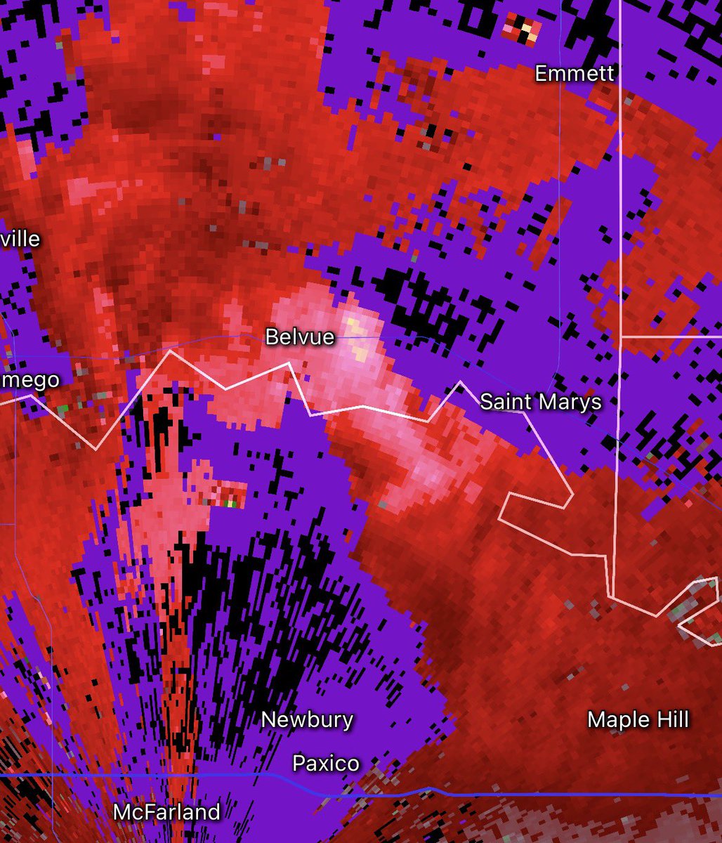 WeatherWatcherX's tweet photo. A severe storm over Belvue, KS currently has no warning in effect, but damaging winds up to 60 mph are likely affecting the area.

#tornado #weather #wxtwitter #KSwx https://t.co/tEUNqX66Gs