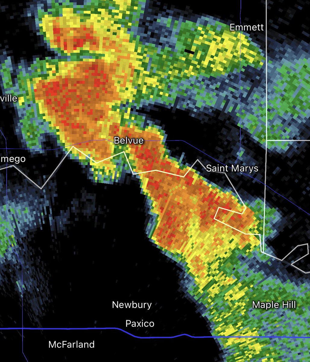 WeatherWatcherX's tweet photo. A severe storm over Belvue, KS currently has no warning in effect, but damaging winds up to 60 mph are likely affecting the area.

#tornado #weather #wxtwitter #KSwx https://t.co/tEUNqX66Gs